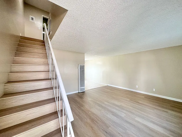Huntington Clay Apartments — Photo 10