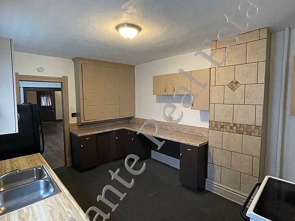 3rd image of 743 Forsythe St #1