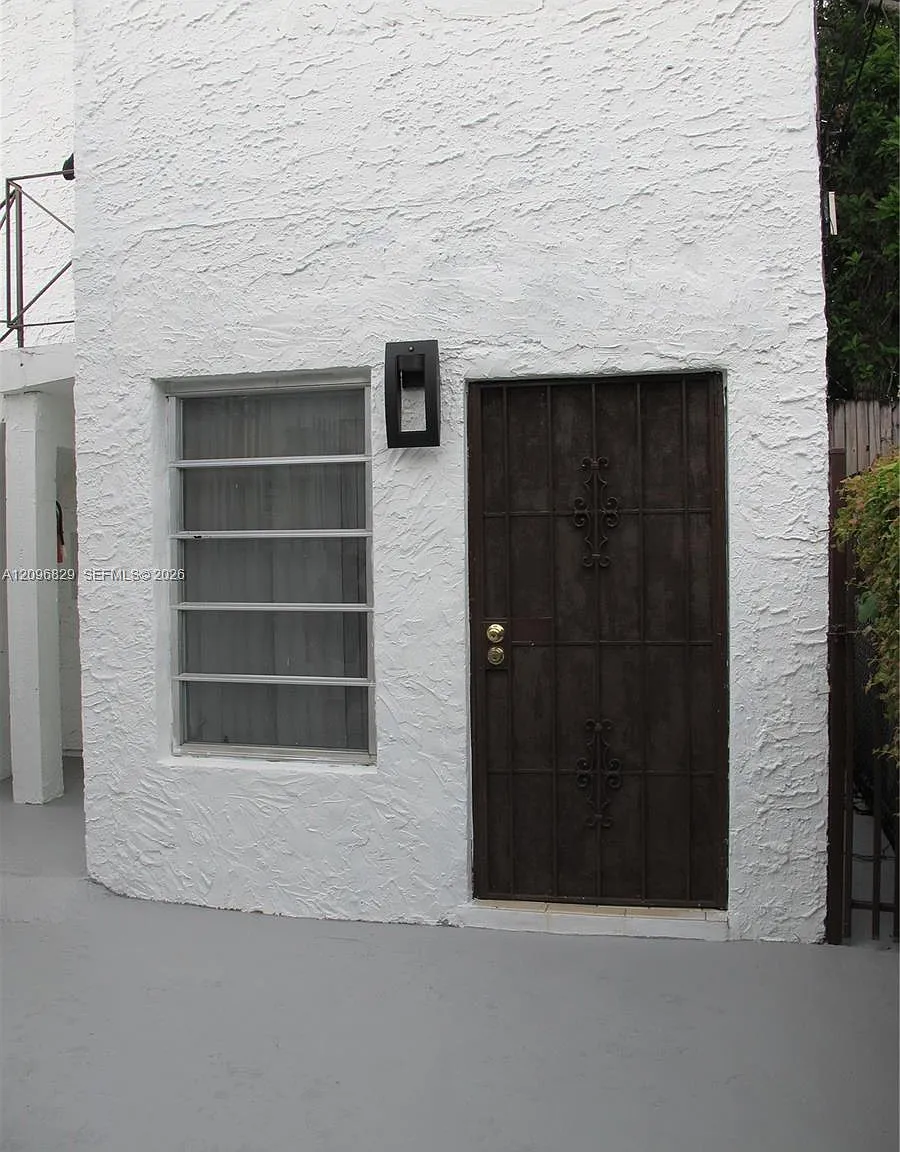926 SW 10th Ave — Photo 2