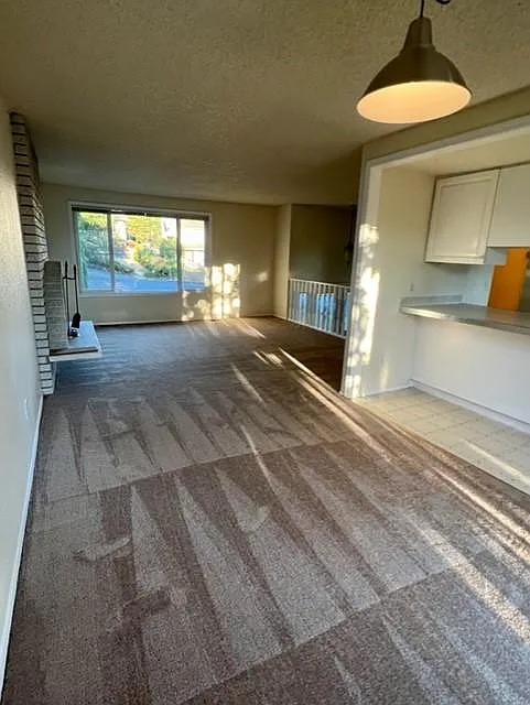 5 bed, 2170 sqft, $3,400 — Photo 4