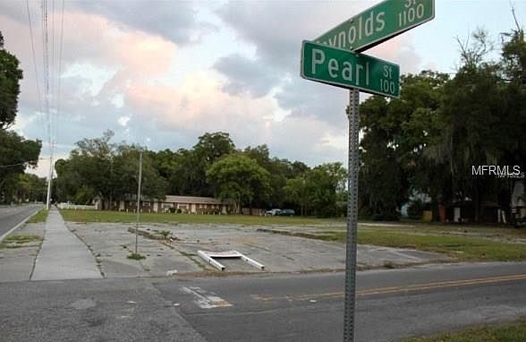 1st image of W Reynolds St