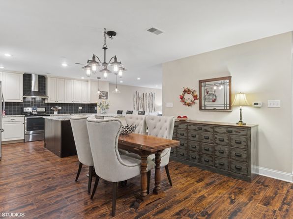 445 N Park Blvd APT 2B, Glen Ellyn, IL 60137