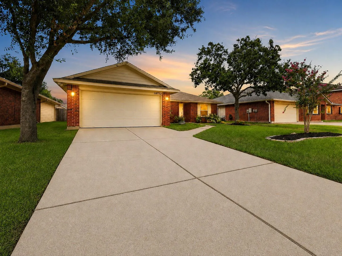 4 bed, 2.0 bath, 2030 sqft, $2,000 — Photo 2