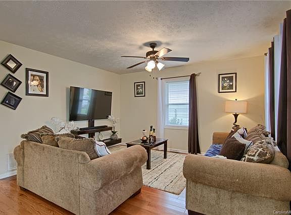 4th image of 468 King Creek Blvd