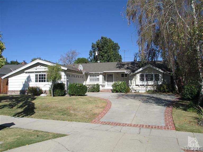 1st image of 23827 Oxnard St