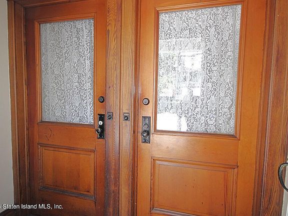 5th image of 33 Catlin Ave