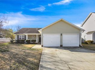 7305 Weathergreen Dr, Fayetteville, NC 28306