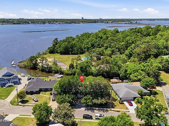 2nd image of 707 Holly Hills Dr