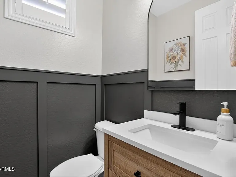 2419 W Gloria Ln — Photo 24