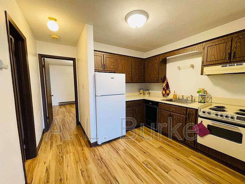1st image of 2901 North St APT 4