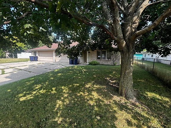 3rd image of 3310-3312 Colby Ln