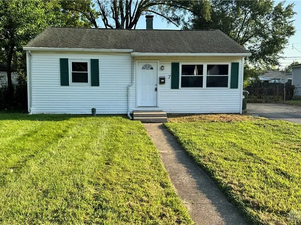 7 Diana Ln N, Fairborn, OH 45324