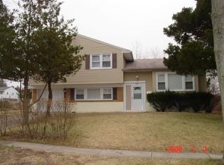 10 Lantern Ln, Turnersville, NJ 08012