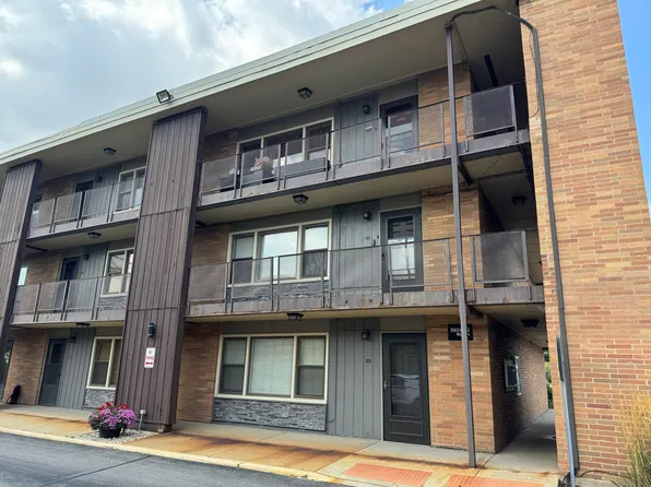 9614 W Higgins Rd APT 3A, Rosemont, IL 60018