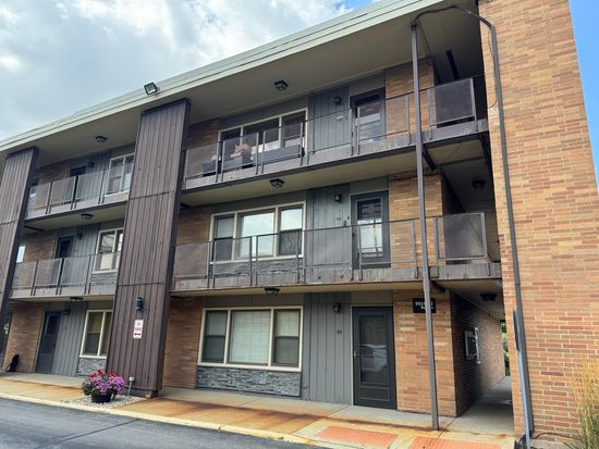 9614 W Higgins Rd APT 3A, Rosemont, IL 60018