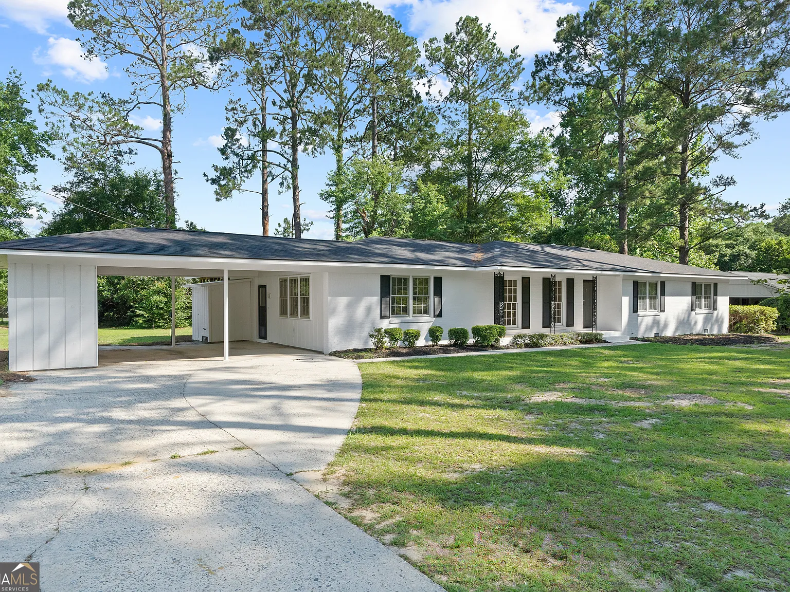 3 bed, 2.0 bath, 2502 sqft, $2,500 — Photo 2