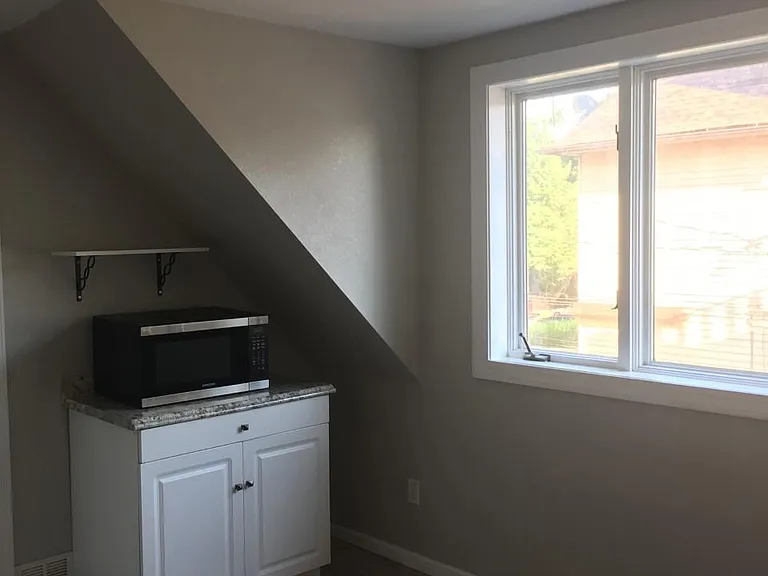 1664 N Astor St #UPPER — Photo 6