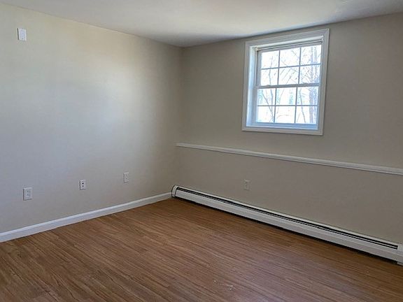 5th image of 13 Meadow St APT 5
