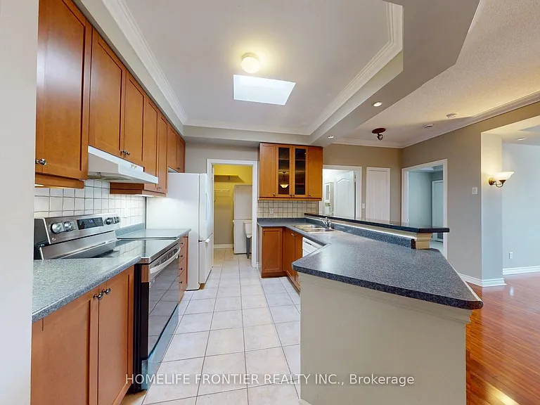 3351 Cawthra Rd #402 — Photo 6