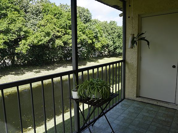 4th image of 321 Lakeview Dr APT 201