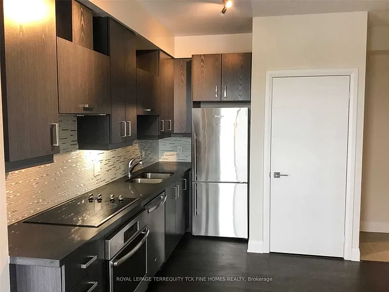 28 Uptown Dr #522 — Photo 1