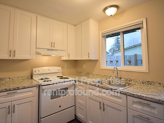 4th image of 736 SE 13th Ave #B