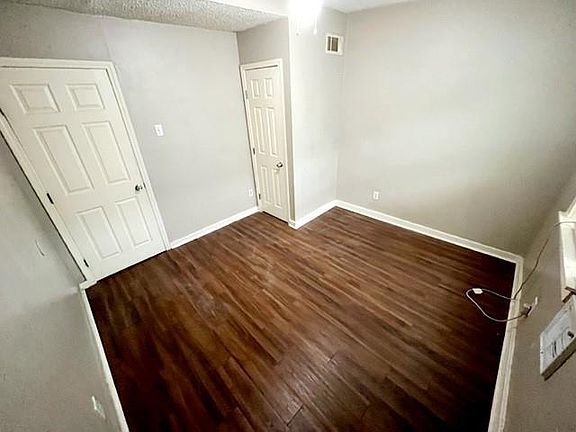 4th image of 1006 Newton St