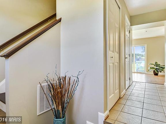 4th image of 124 Creekside Commons Ct