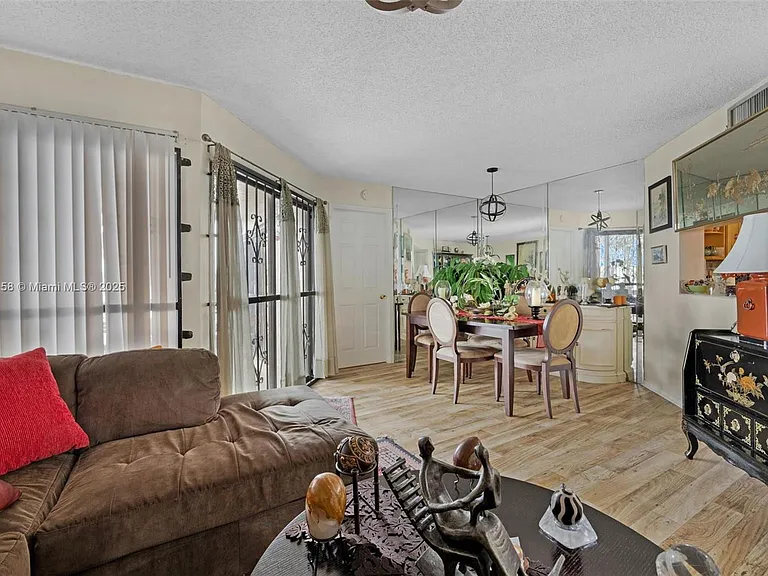 800 Independence Dr — Photo 14