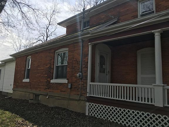 2nd image of 121 Sawyer St