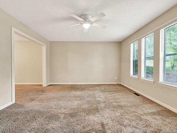 5th image of 376 Oakwood Cir NE