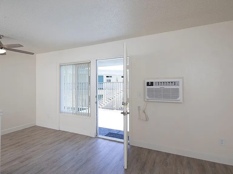 Aztec Pacific Apartments — Photo 15