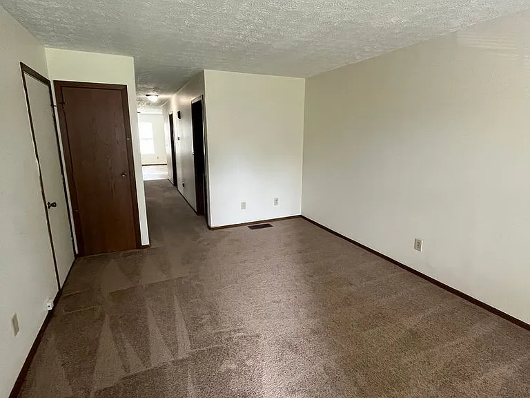 8795 Creve Coeur Ln — Photo 5