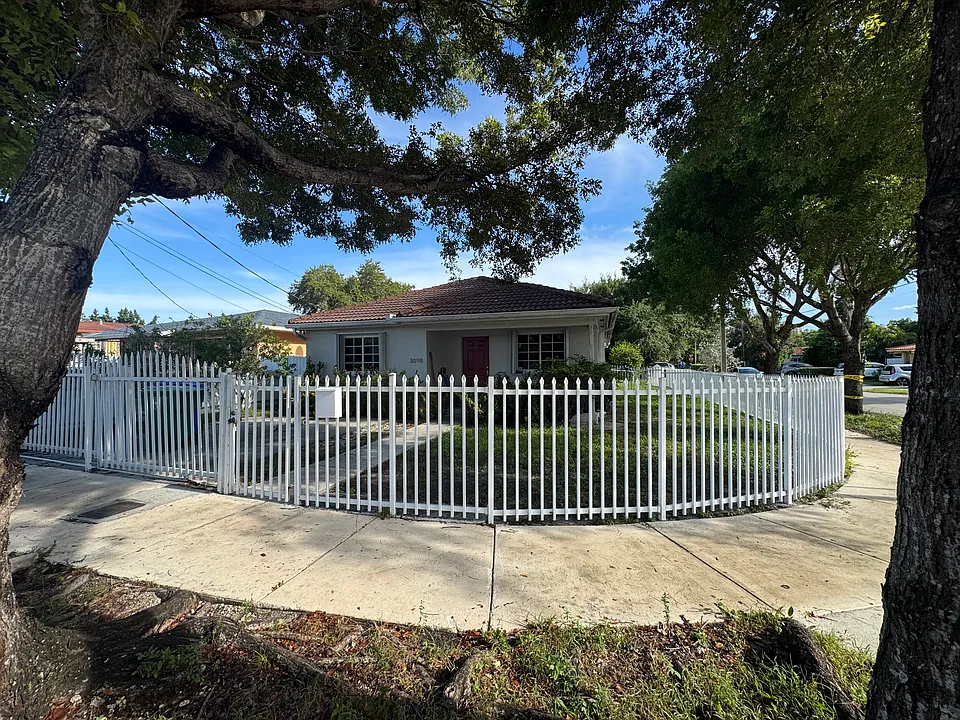 3098 SW 16th Ter