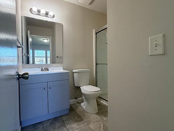 5th image of 504 Woodchip Rd #504