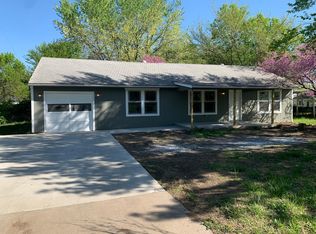 1248 SE Pinecrest Dr, Topeka, KS 66605