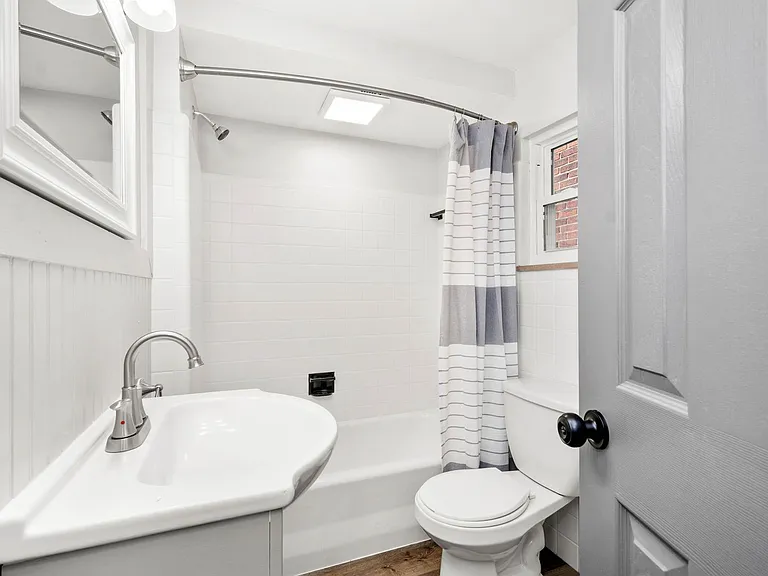 122 Kirk Ave — Photo 2