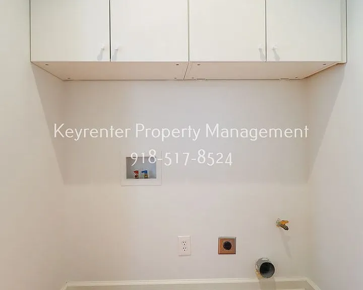 923 E 37th Pl — Photo 8