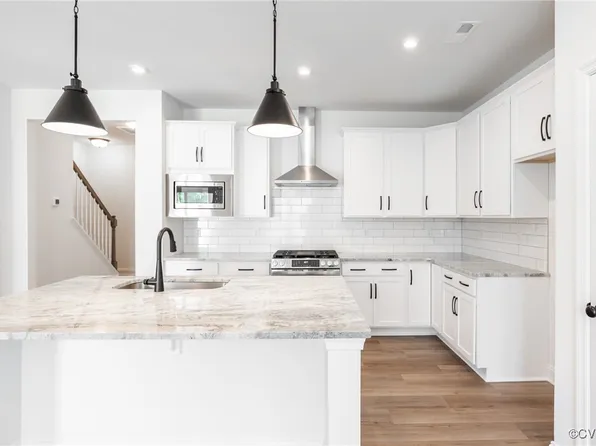 18719 Palisades Rdg, Moseley, VA 23120