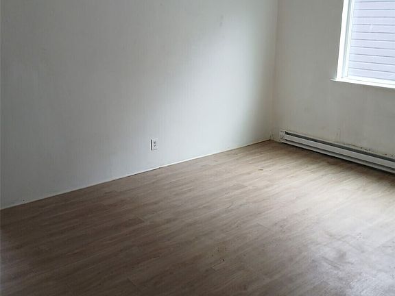 3rd image of 611 613 S Ainsworth Ave #A/B