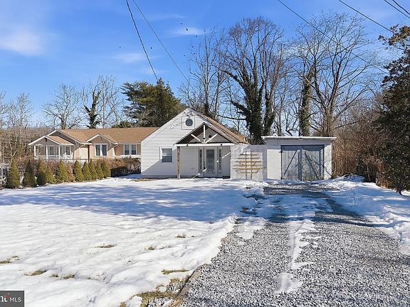 2nd image of 743 Pine St