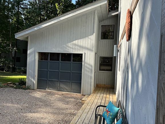2nd image of 70 Island Ln S