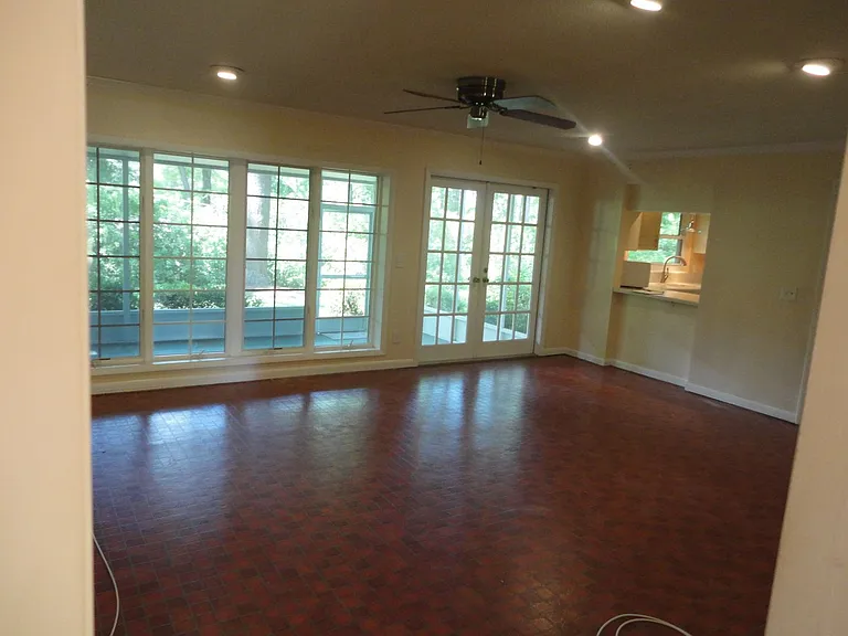 9230 NW 9th Ave — Photo 13