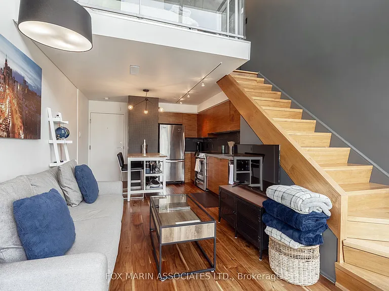954 King St W #517 — Photo 9