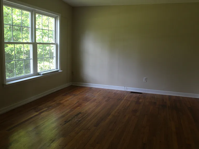 1815 W Broad Ave — Photo 3