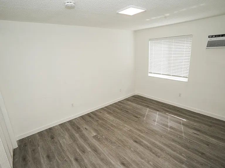 1043 NW 5th St #5 — Photo 10