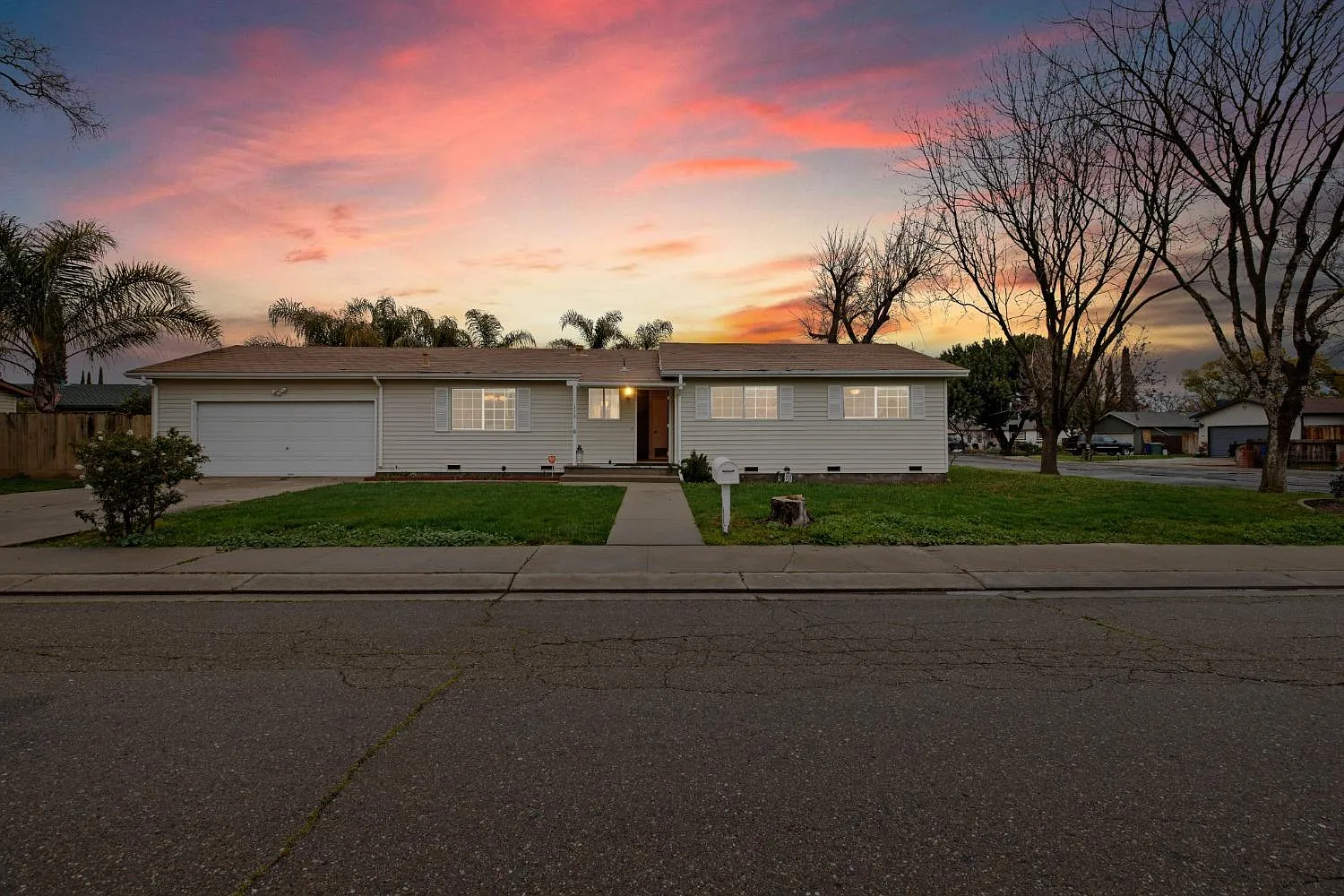 110 Lilac Ave photo 1