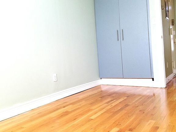 4th image of 2835 49th St #Two