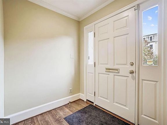 2nd image of 819 S Columbus St