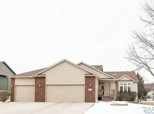 7305 S Valencia Dr, Sioux Falls, SD 57108